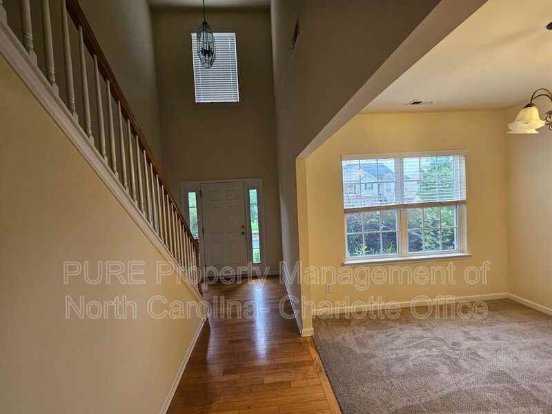 7227 Tanners Creek Dr - Photo 7 of 38