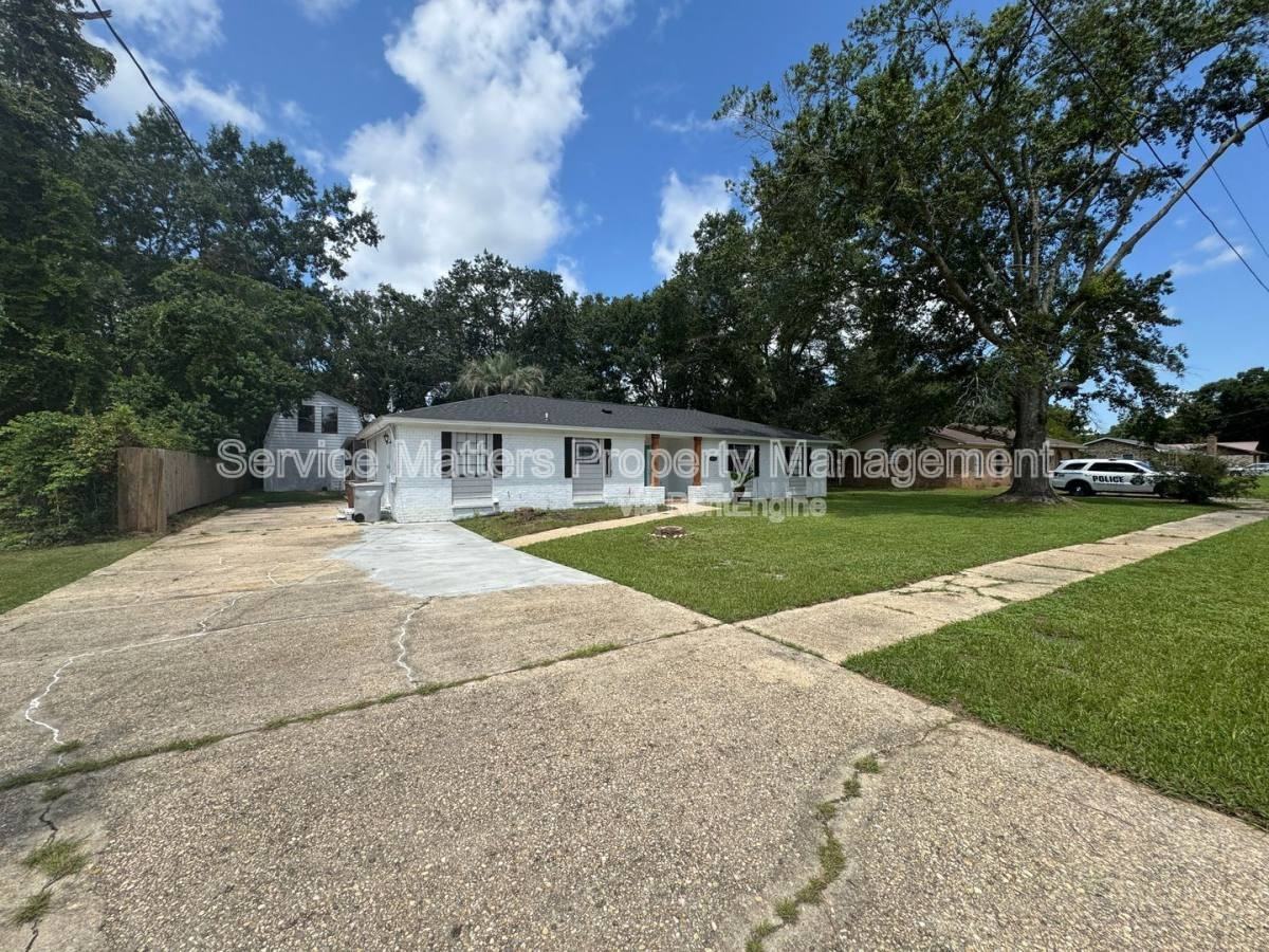 4213 Queens Ct - Photo 2 of 10