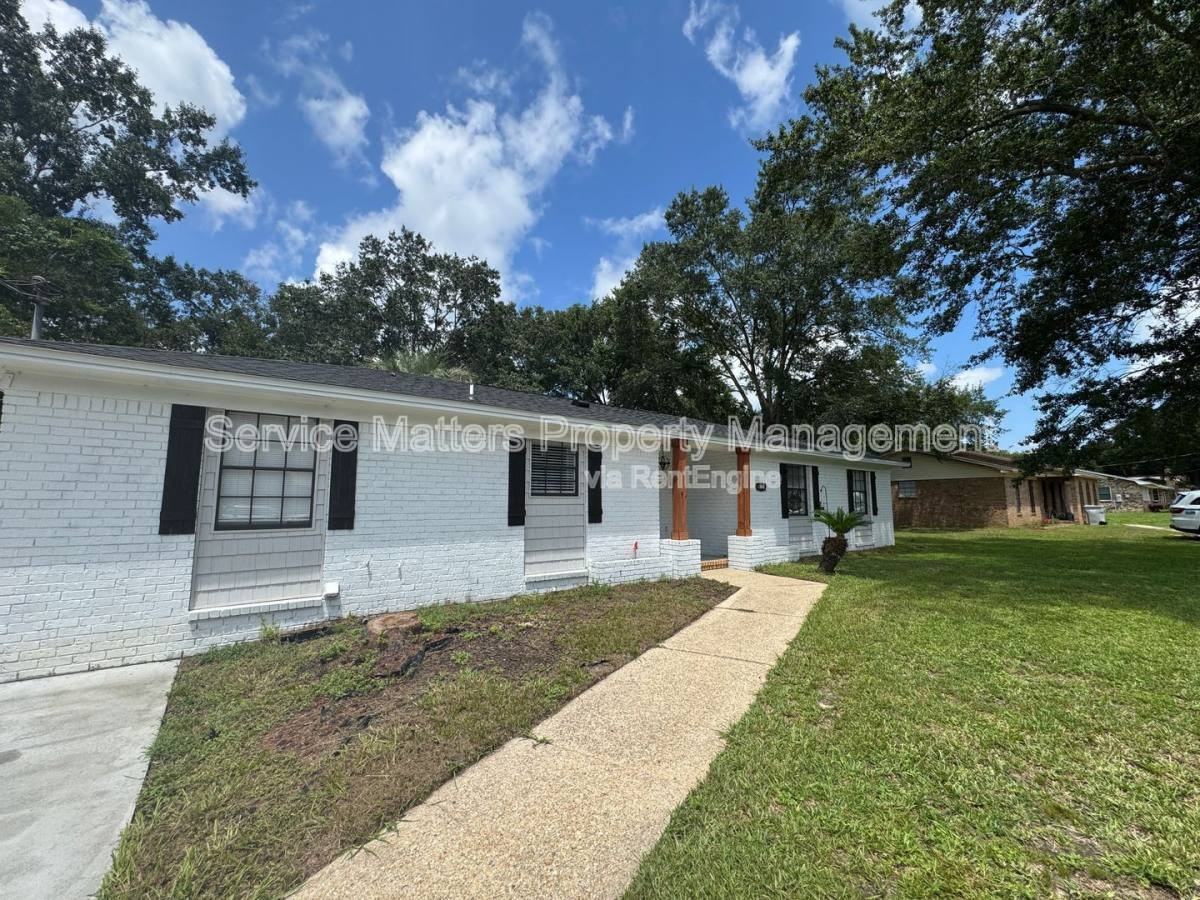 4213 Queens Ct - Photo 3 of 10