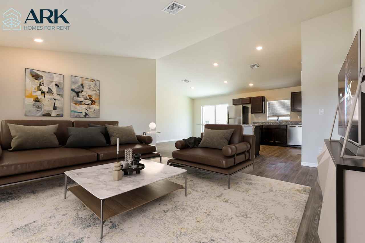 10394 Carnegie Avenue - Photo 3 of 16