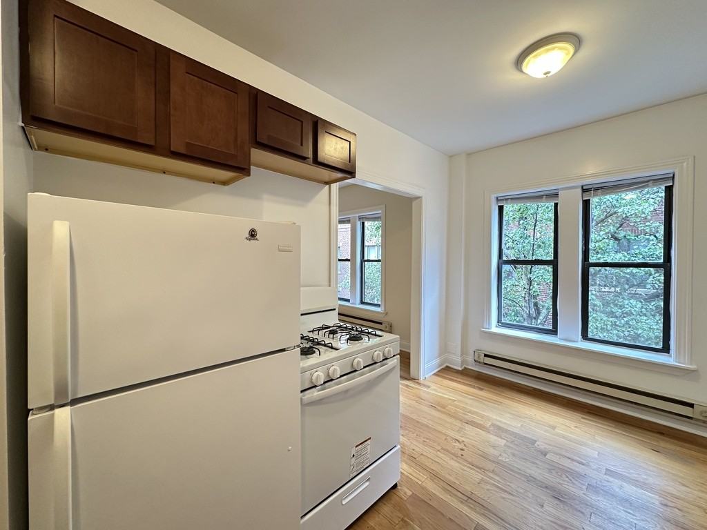 FREMONT + GRACE #2E - Photo 6 of 21