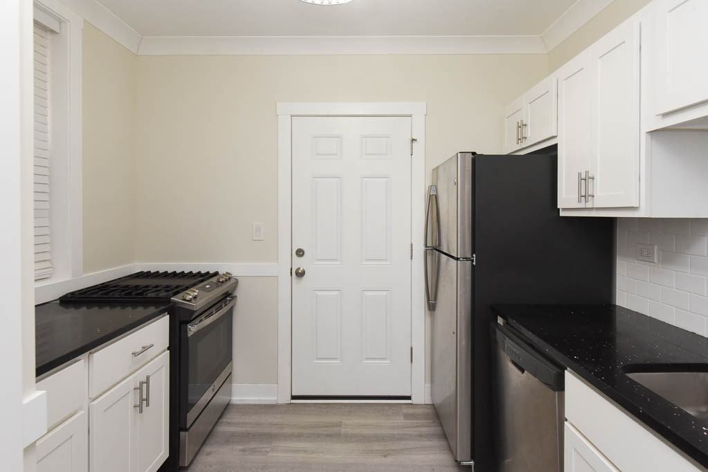 1417 W Hutchinson St #1 - Photo 2 of 21