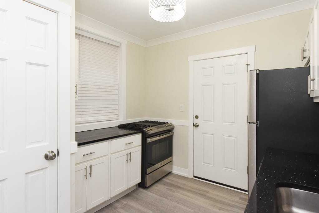 1417 W Hutchinson St #1 - Photo 3 of 21