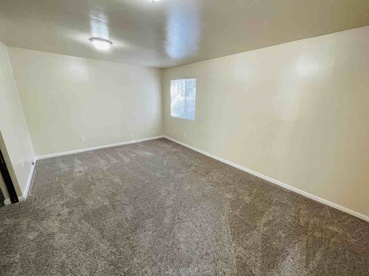 2536 Fountain Ave - Photo 3 of 13