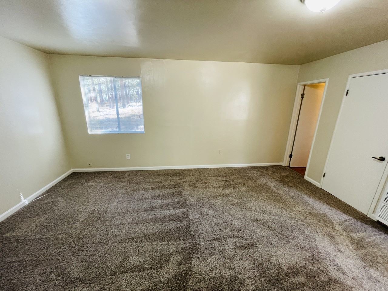 2536 Fountain Ave - Photo 4 of 13