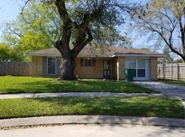 featured image of 1601 Yorktowne Dr #NA