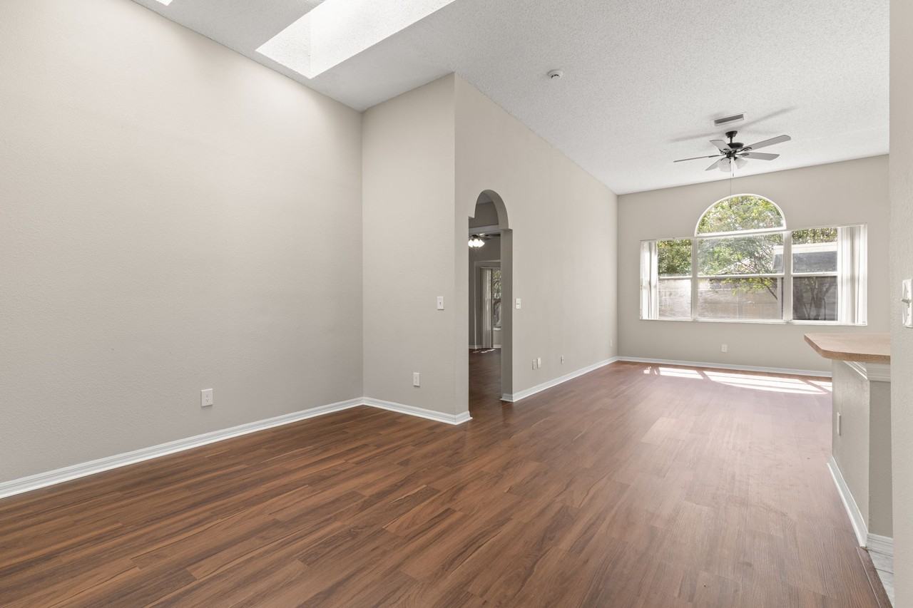 13416 Sunvale Pl - Photo 4 of 22