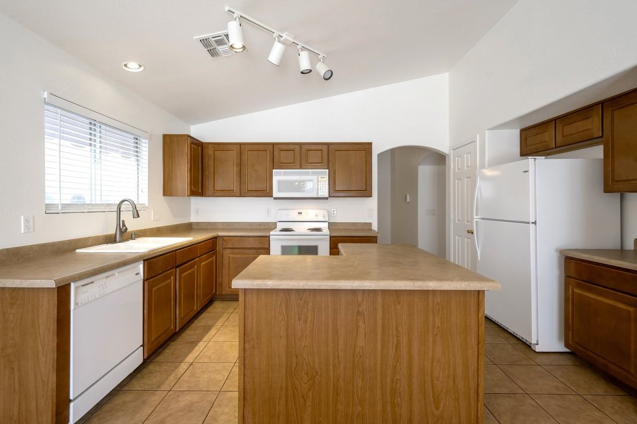 1448 E Saguaro Trl - Photo 7 of 24