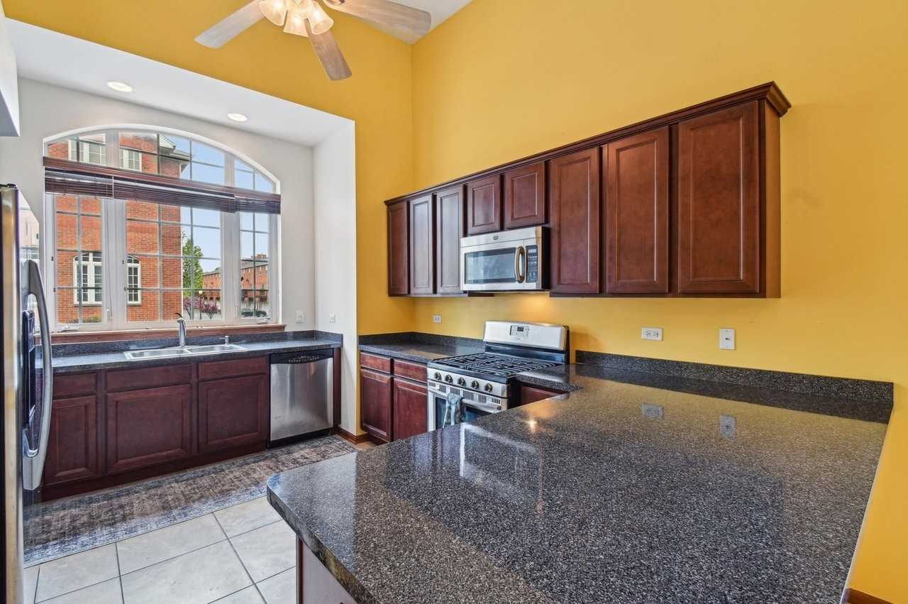 6422 W 65th St - Photo 3 of 6