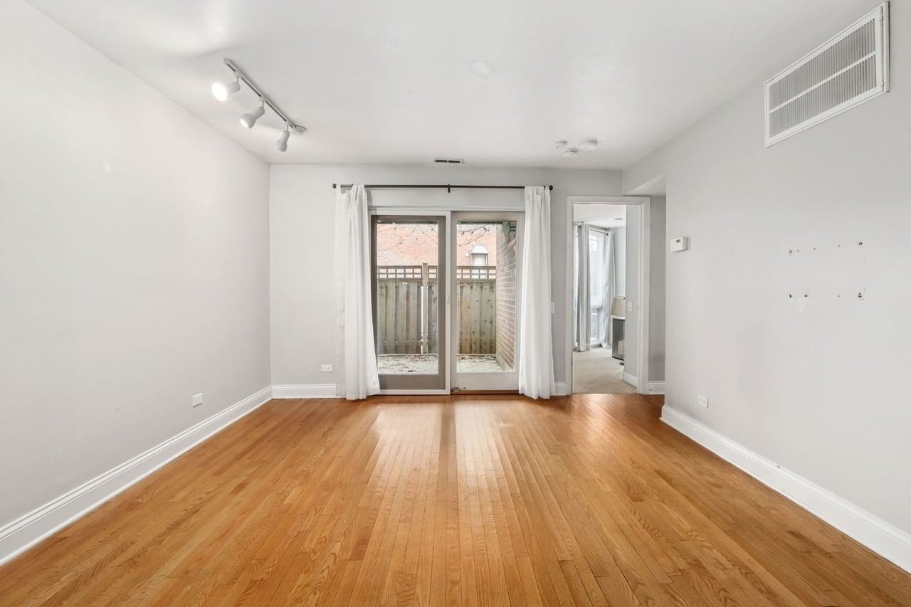 2140 N Lincoln Ave - Photo 2 of 7