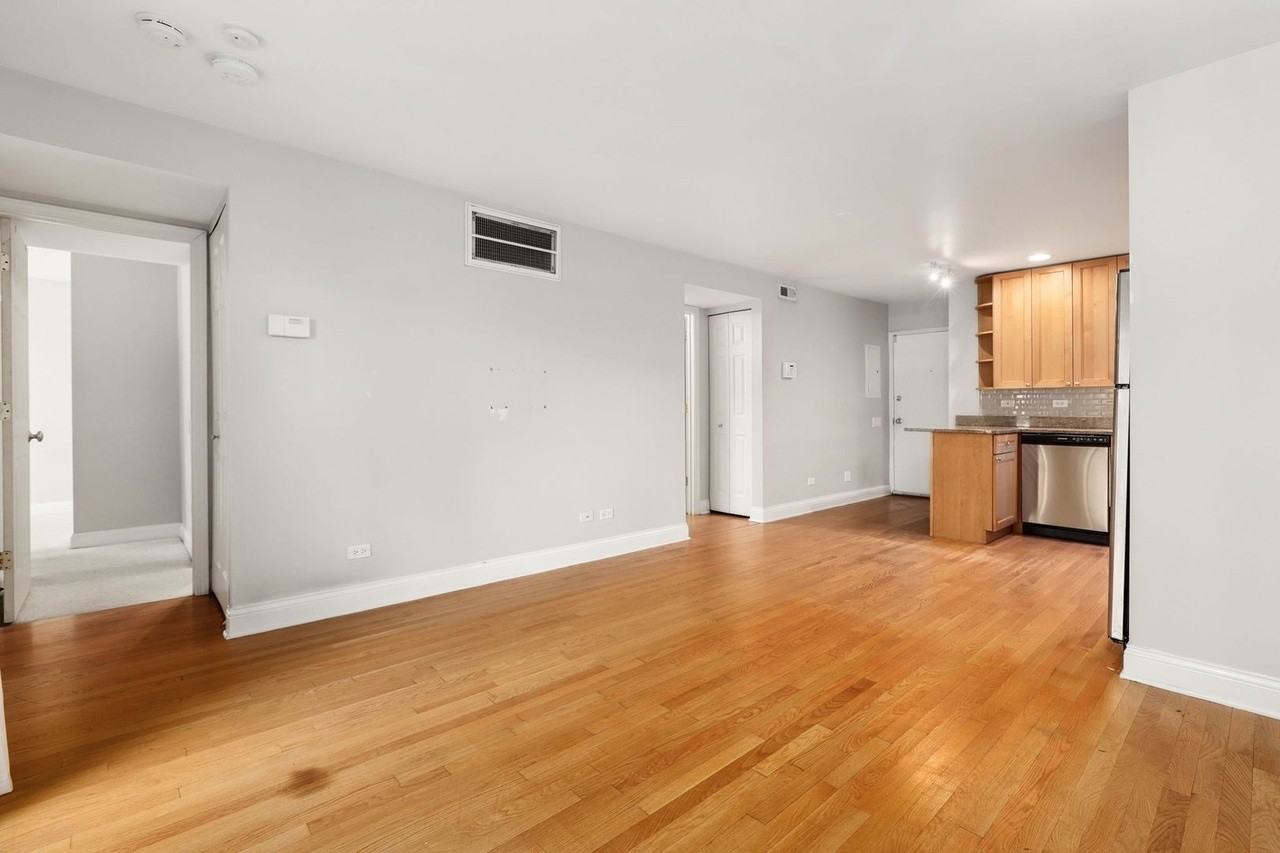 2140 N Lincoln Ave - Photo 3 of 7