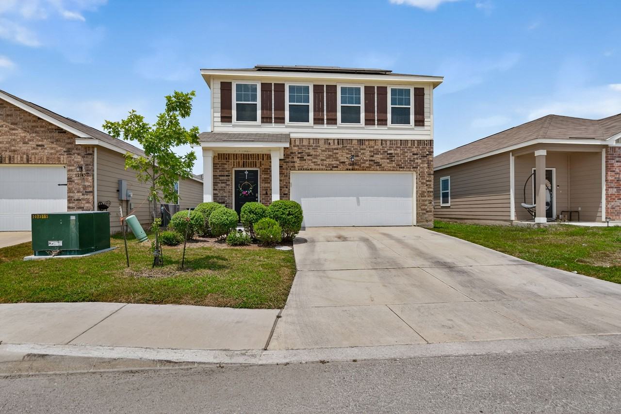 12739 Antilla - Photo 2 of 40