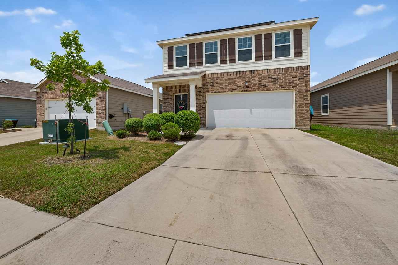 12739 Antilla - Photo 3 of 40