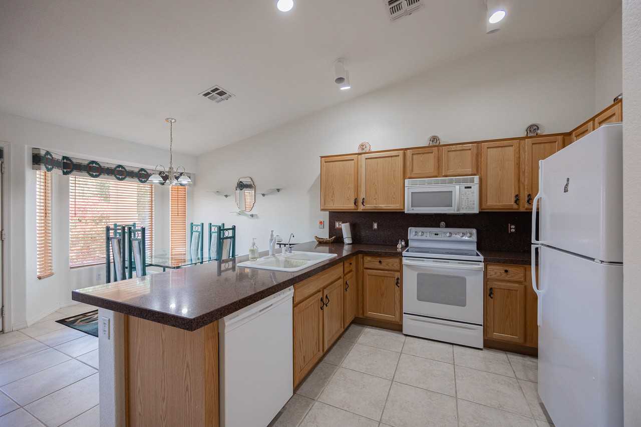 3431 E Torrey Pines Ln - Photo 7 of 23