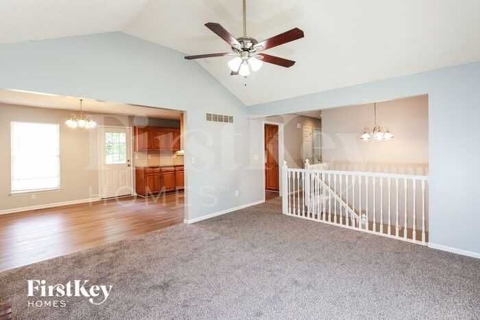 539 Ne Summit Dr - Photo 3 of 16