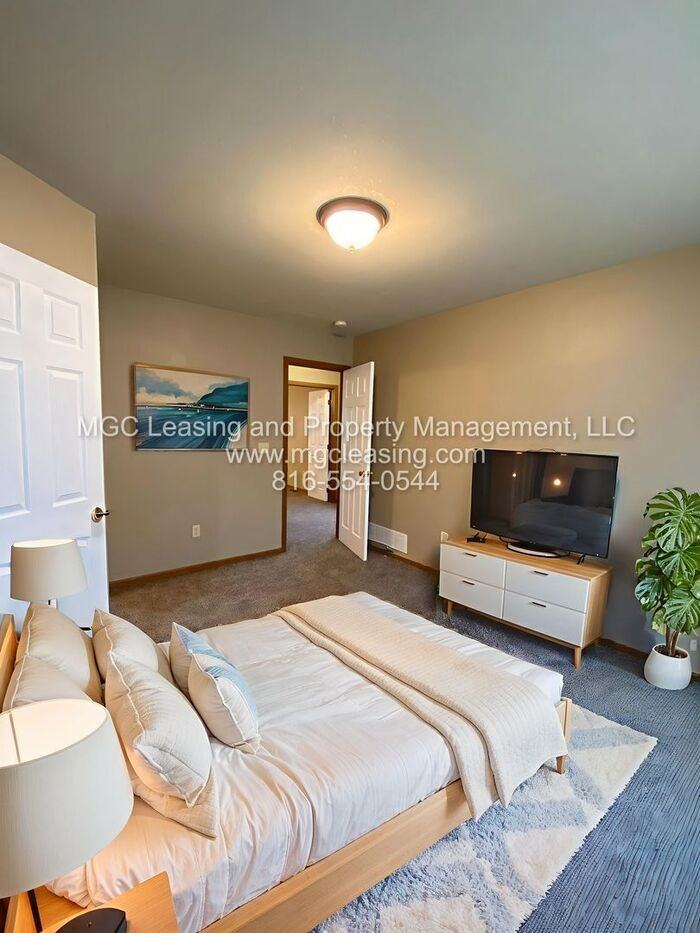 709 Se Summit Ave - Photo 3 of 21