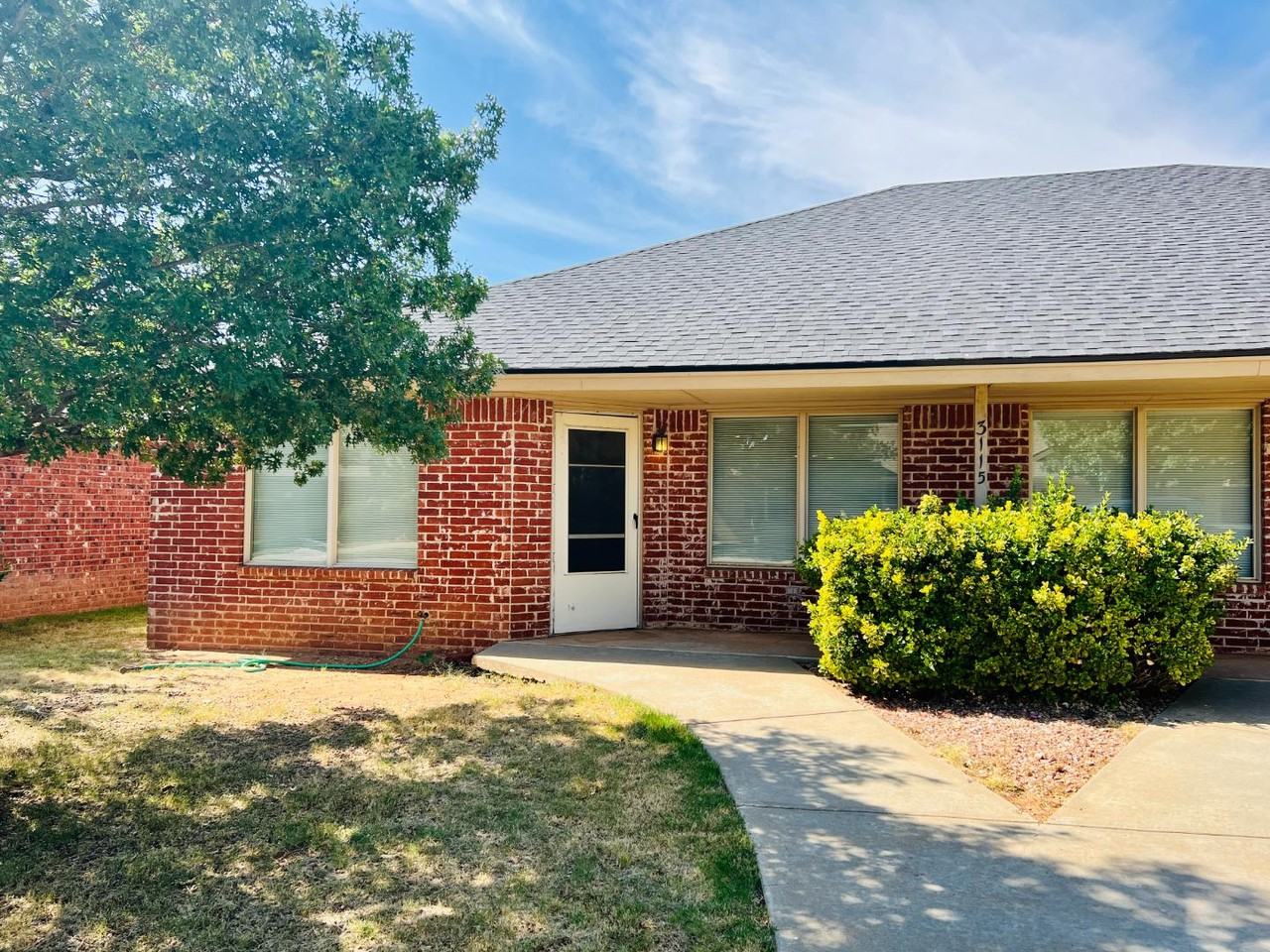 3115 109th Street - Photo 2 of 10