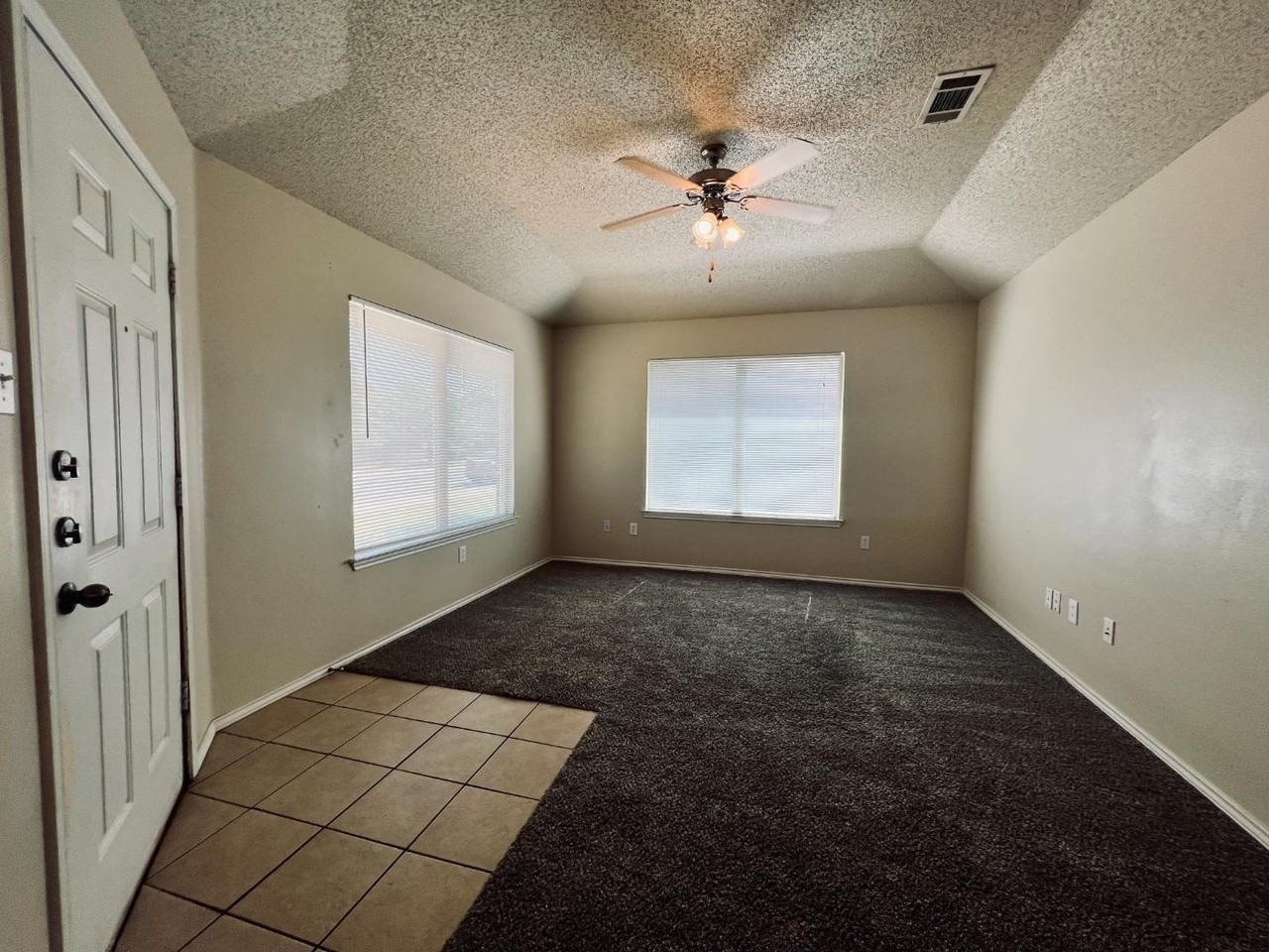 3115 109th Street - Photo 4 of 10