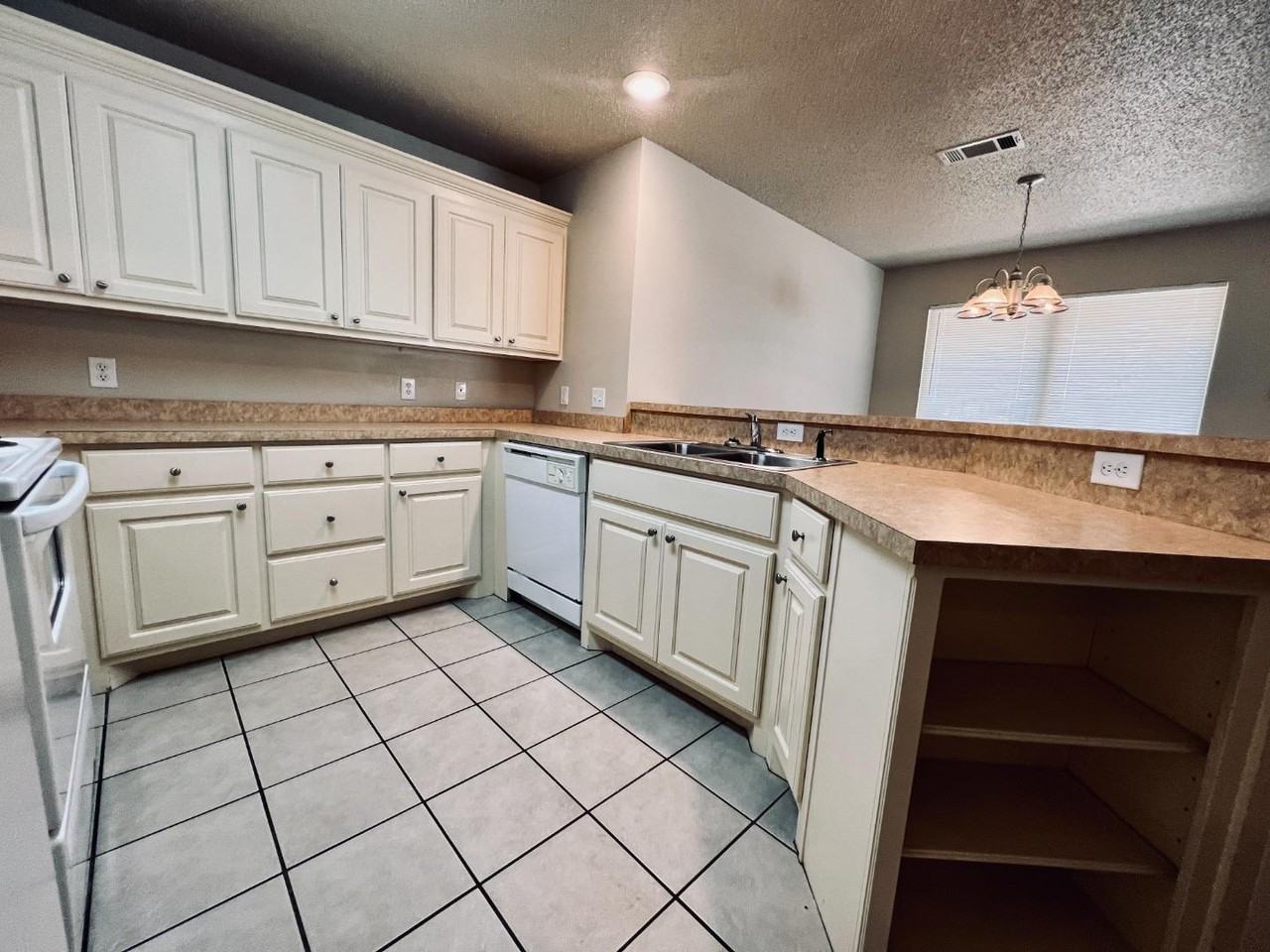 3115 109th Street - Photo 6 of 10