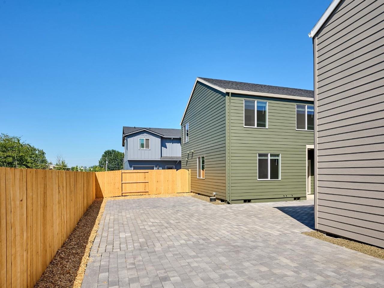 106 28th Ave Se - Photo 2 of 13