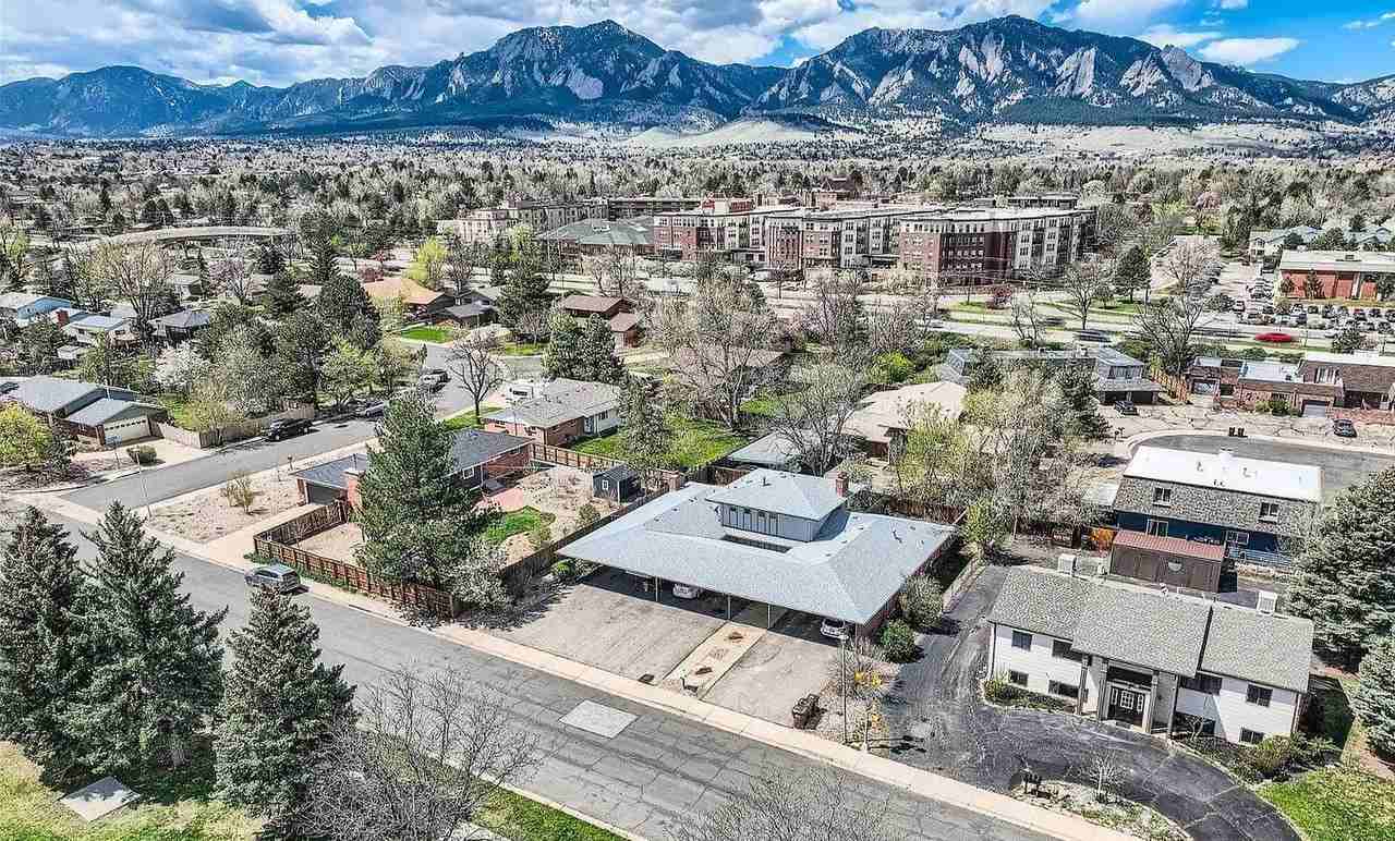 425 Manhattan Dr. - Photo 2 of 5