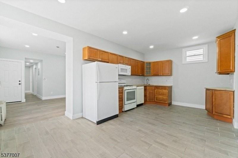 114 Littleton Ave - Photo 2 of 18