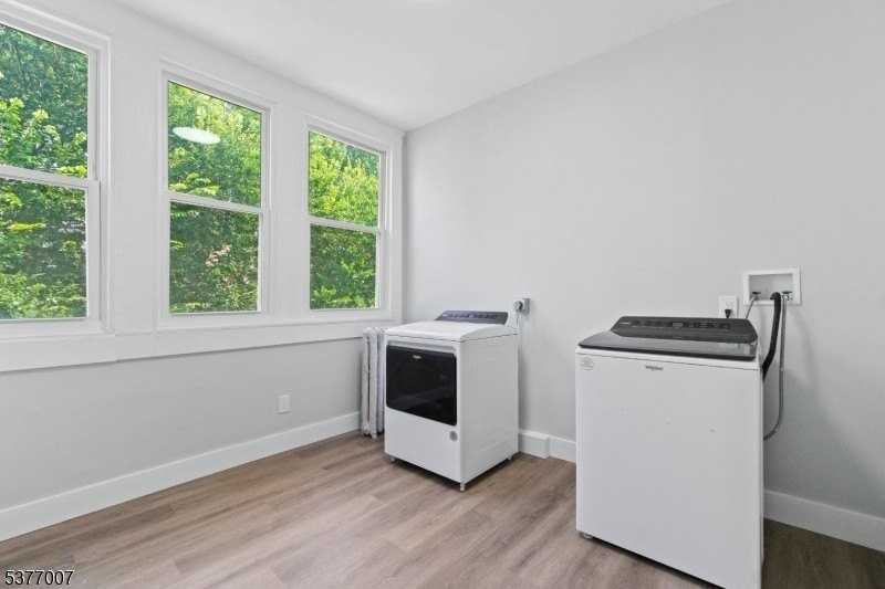 114 Littleton Ave - Photo 4 of 18