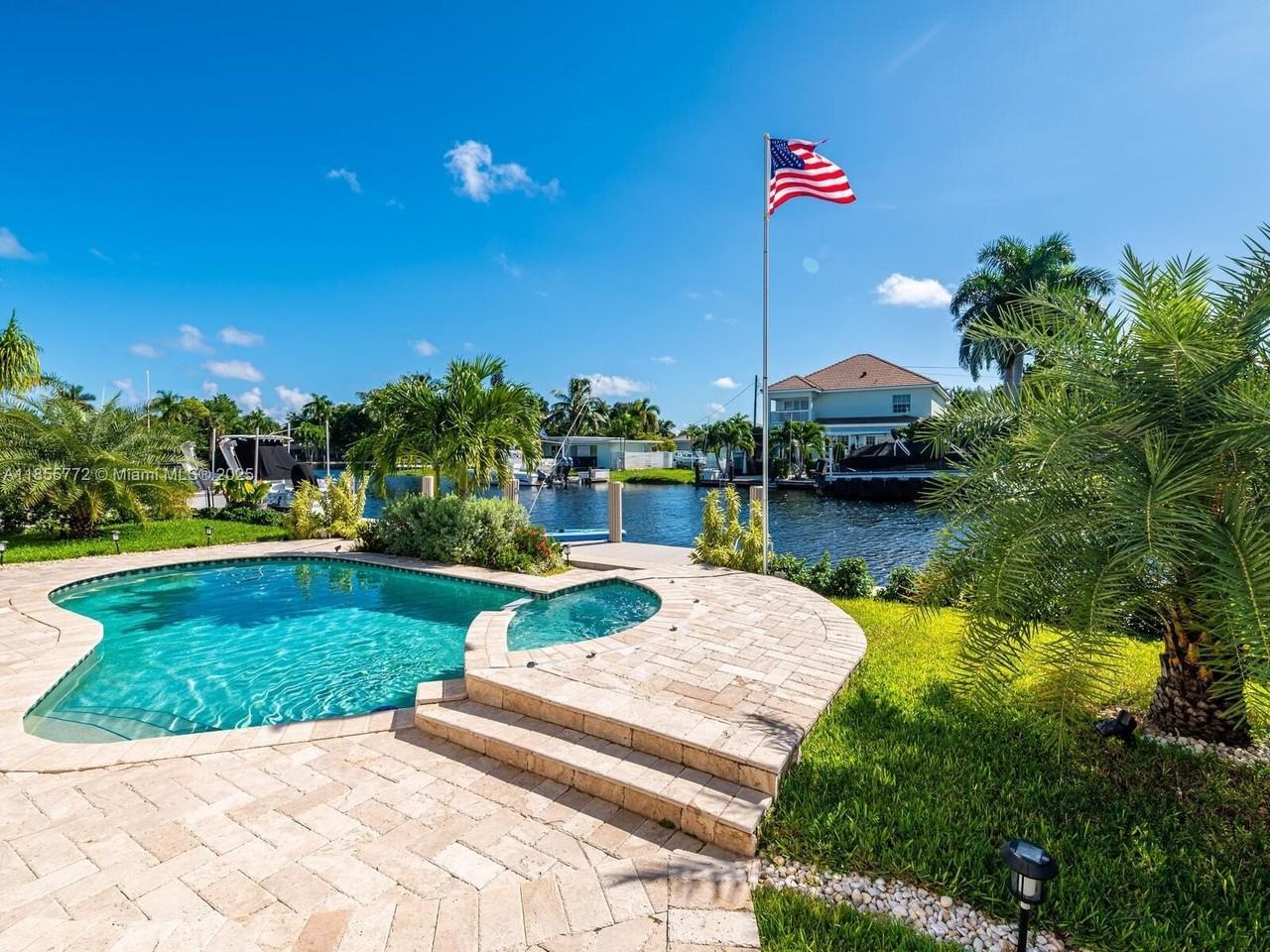 2118 Ne 15th St - Photo 7 of 38