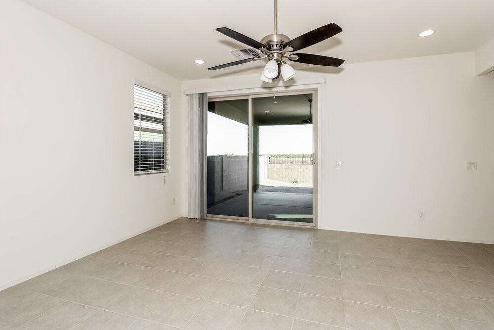 10712 W Embrey Dr - Photo 4 of 16