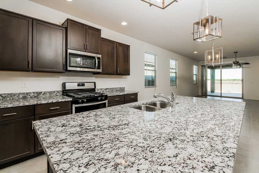 10712 W Embrey Dr - Photo 5 of 16