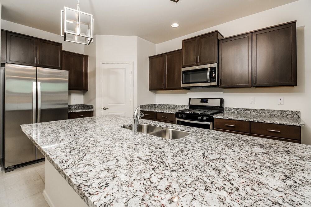 10712 W Embrey Dr - Photo 6 of 16