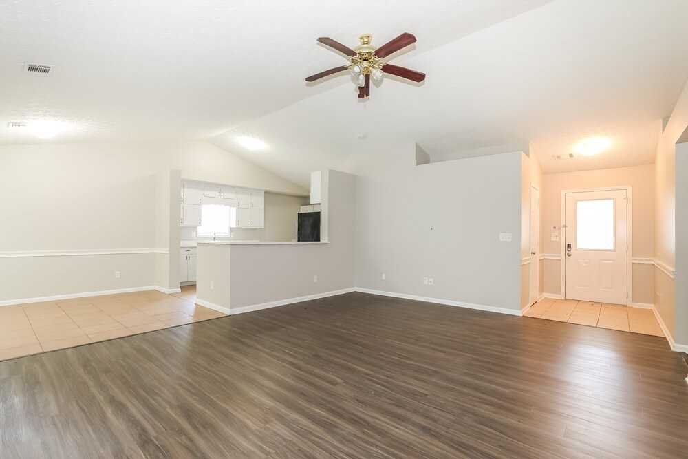 5712 Mistyview Dr - Photo 4 of 16