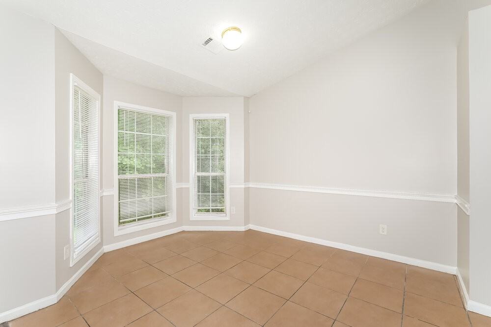 5712 Mistyview Dr - Photo 5 of 16