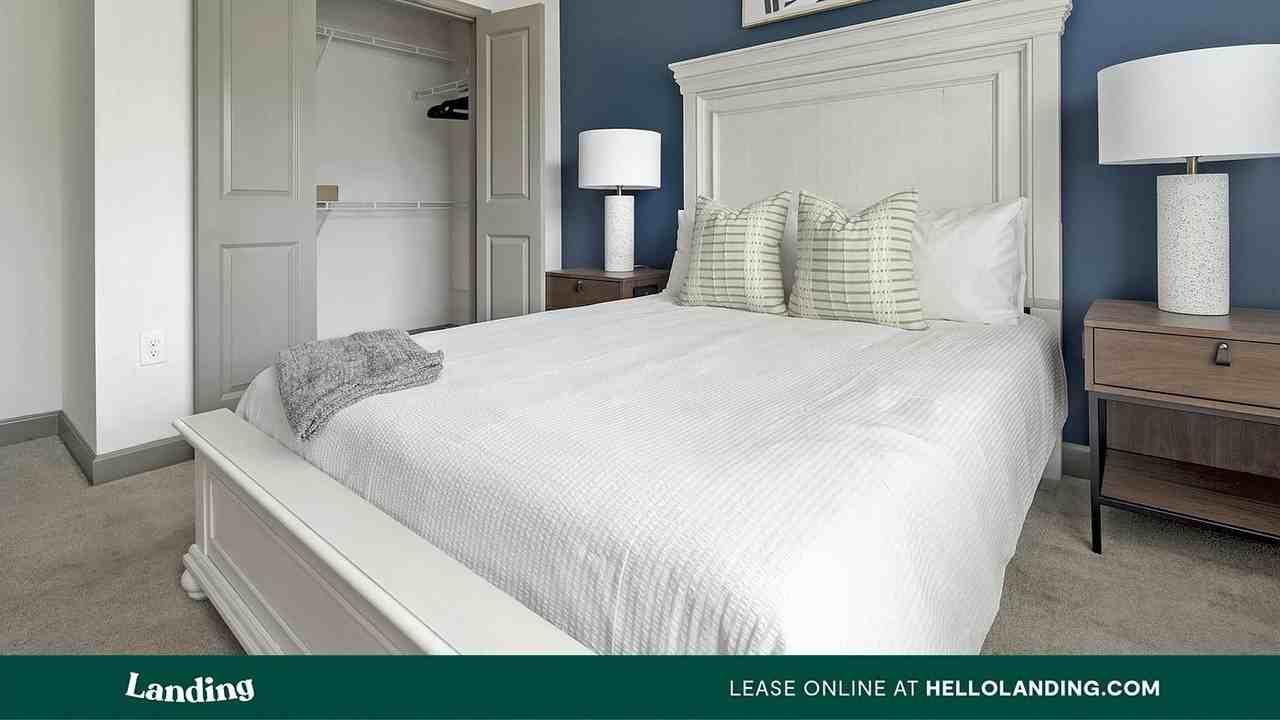 11010 Northlake Landing Dr - Photo 4 of 50