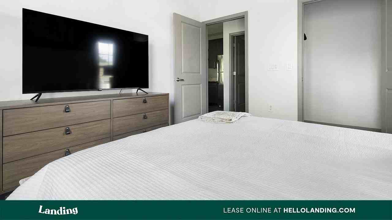 11010 Northlake Landing Dr - Photo 4 of 50