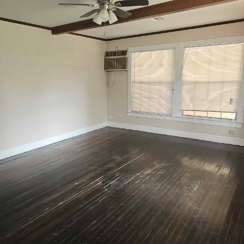 137 Rex St - Photo 2 of 12