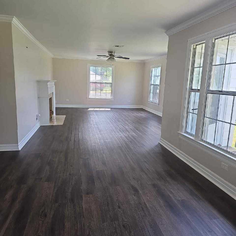 137 Rex St - Photo 3 of 12