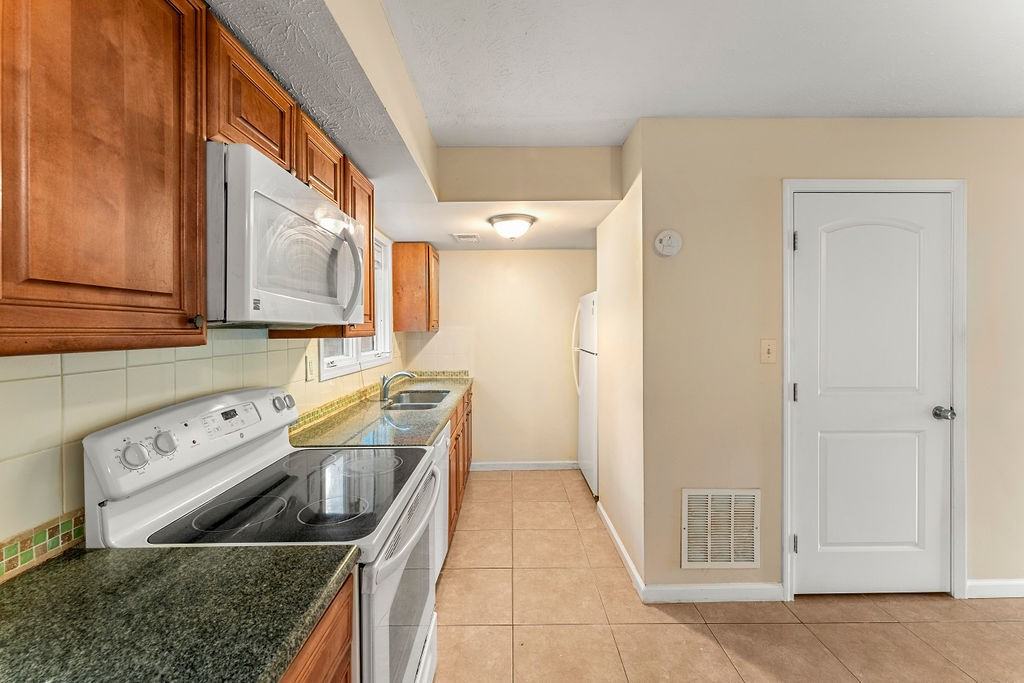 2130 Fairway Ct Se - Photo 3 of 24