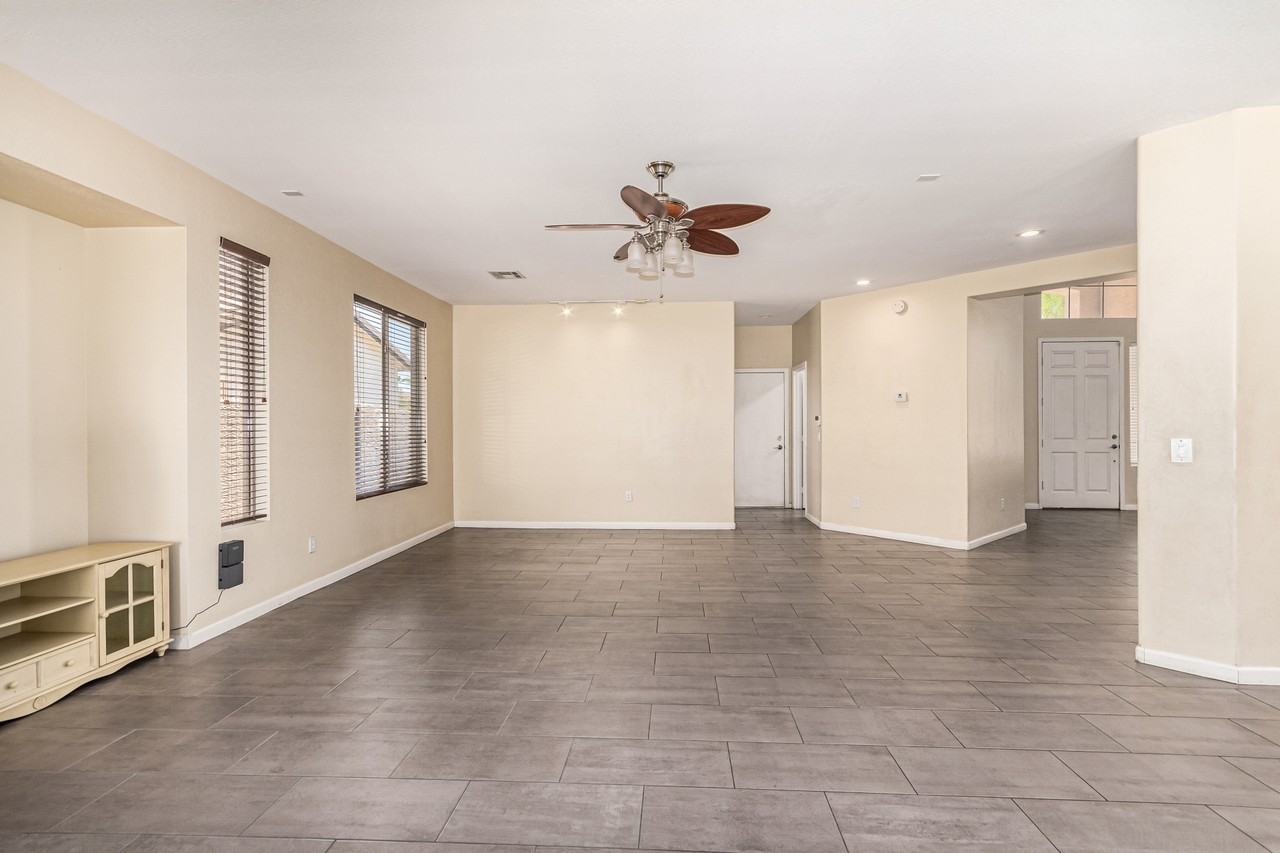 6804 West Lone Cactus Drive - Photo 5 of 49