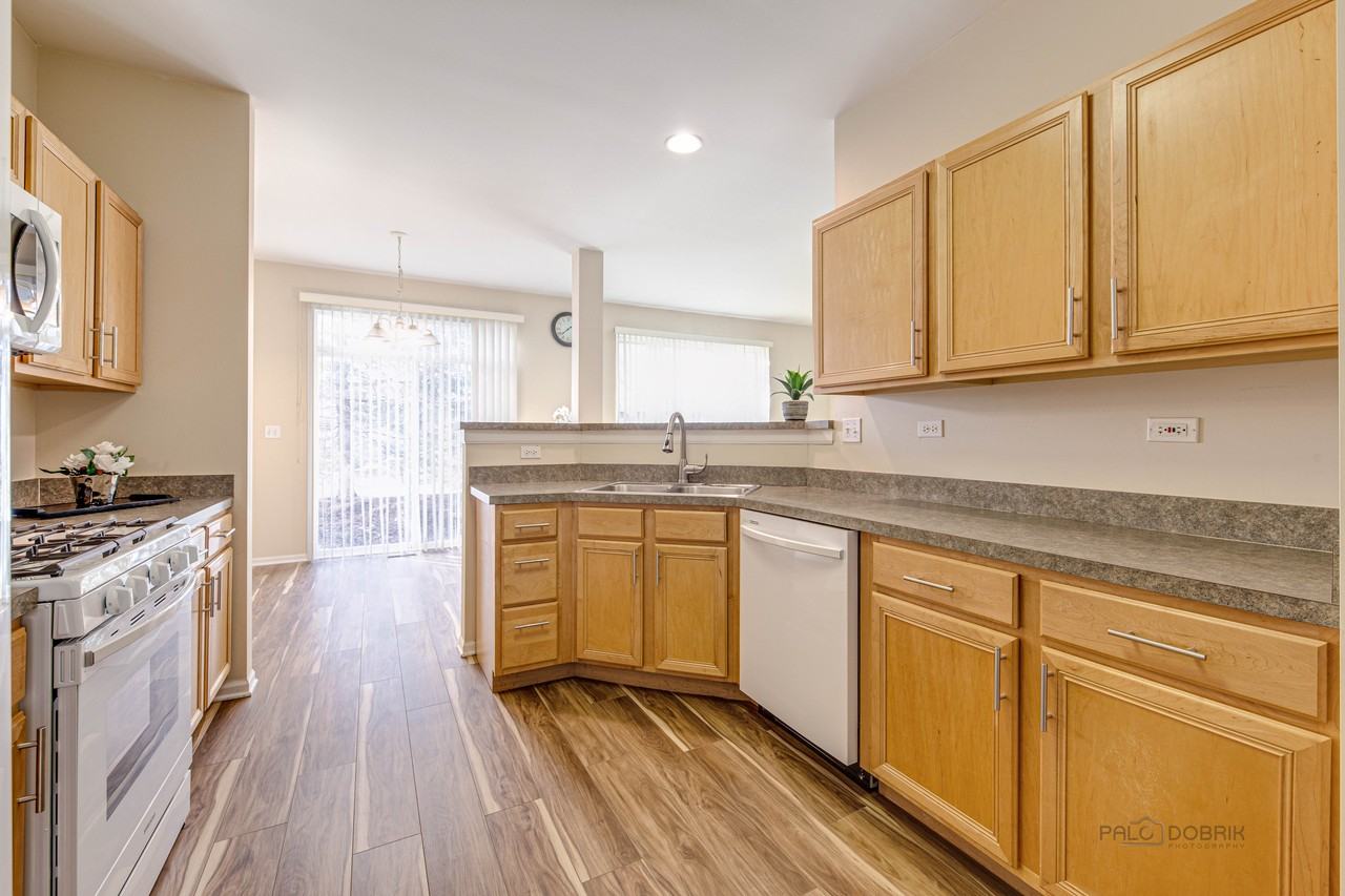 348 Pine Lake Circle - Photo 5 of 11