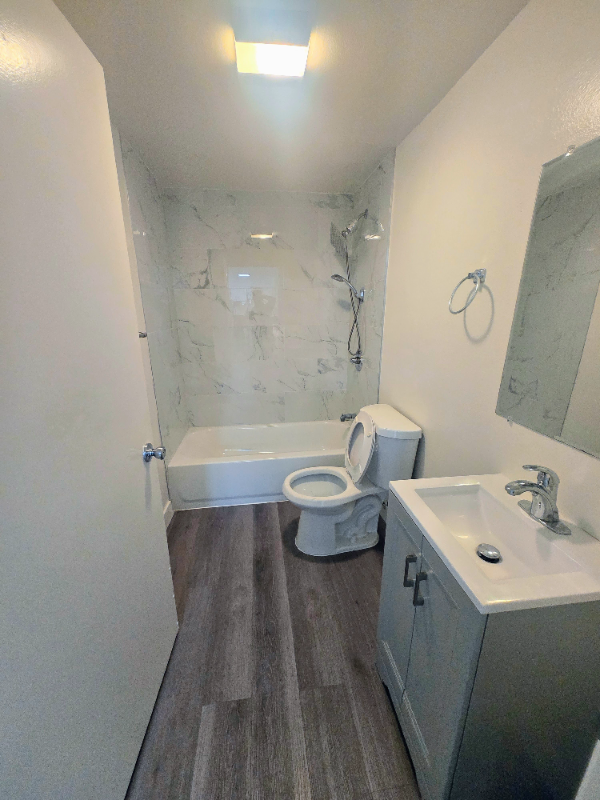 843 S Ardmore Ave #102 - Photo 3 of 12