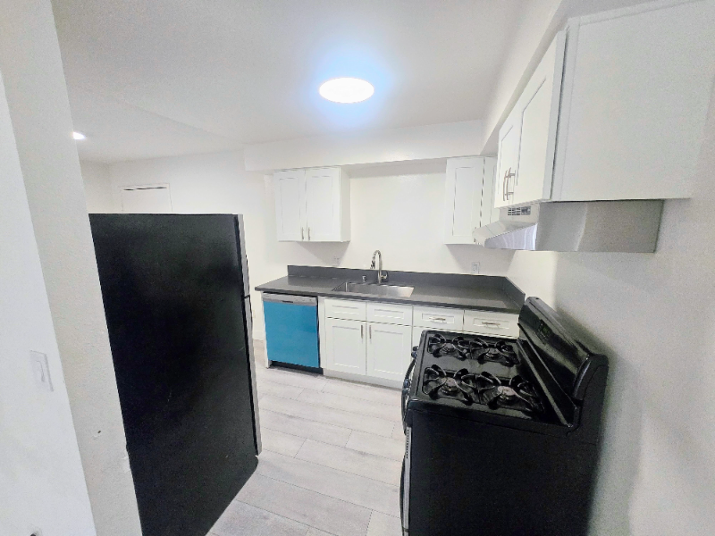 843 S Ardmore Ave #102 - Photo 7 of 12