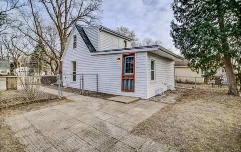 1921 Heath Ave - Photo 2 of 16