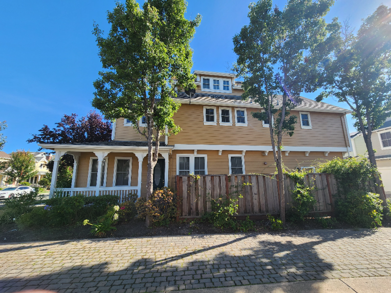 1117 Baywood Ln - Photo 2 of 20