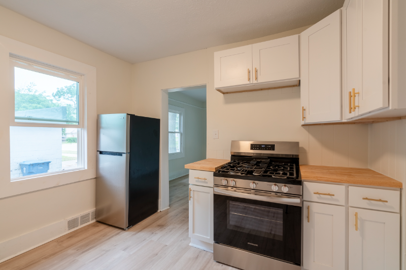 419 E Forest Ave - Photo 3 of 8