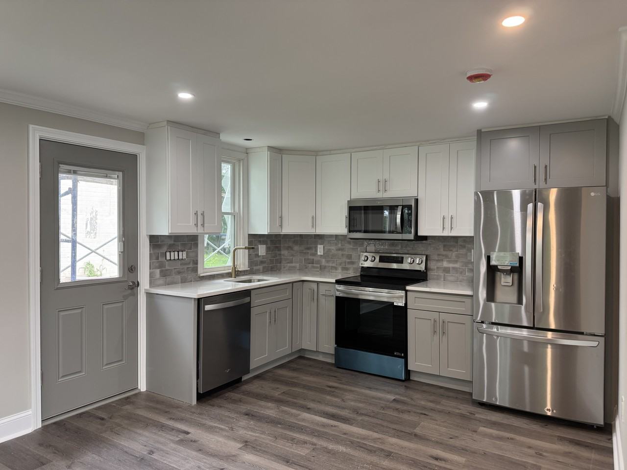 1484 East St N #A - Photo 2 of 12