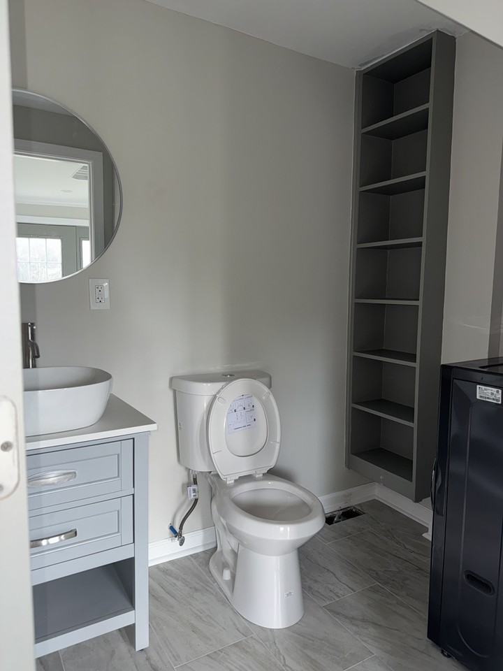 1484 East St N #A - Photo 4 of 12