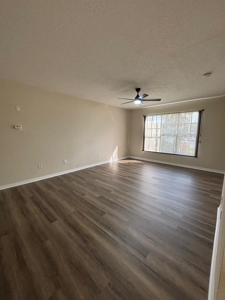 5560 Metrowest Blvd #207 - Photo 5 of 28