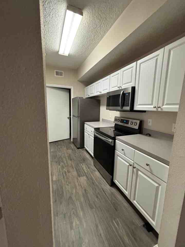 5560 Metrowest Blvd #207 - Photo 7 of 28