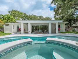 featured image of 912 Jasmine Ln